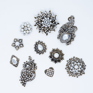 Bulk Rustic Brooches and Embellishments with Pearls for Weddings and Crafts